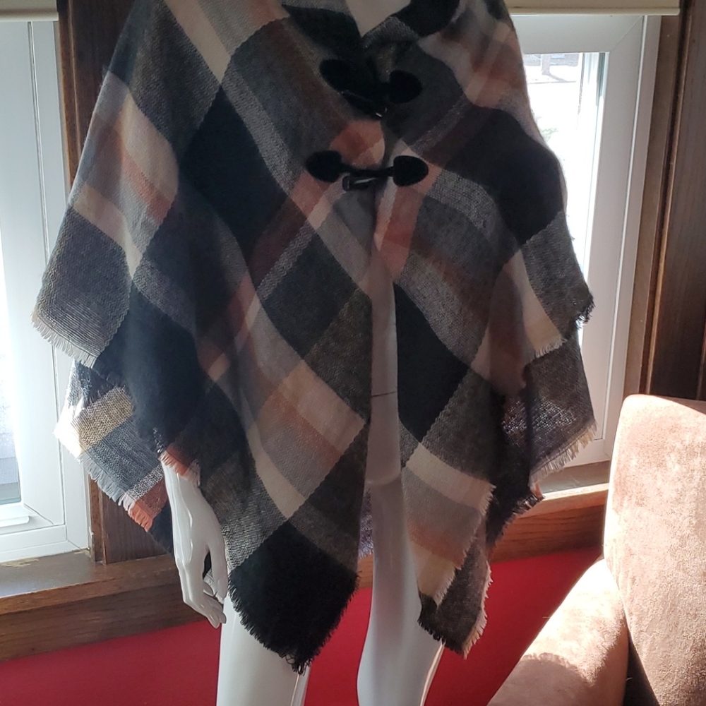 Apt 9 Poncho